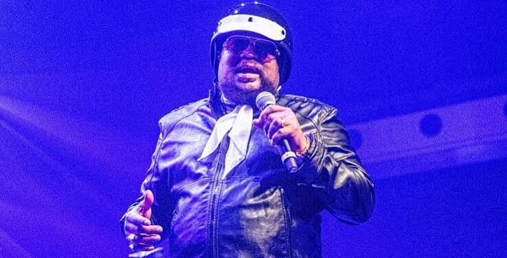 Vocalista do Village People morre aos 74 anos