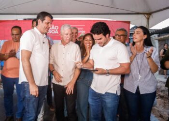 Leo Bezerra autoriza pavimentação de 35 ruas e prepara Alto do Mateus para ficar 100% pavimentado