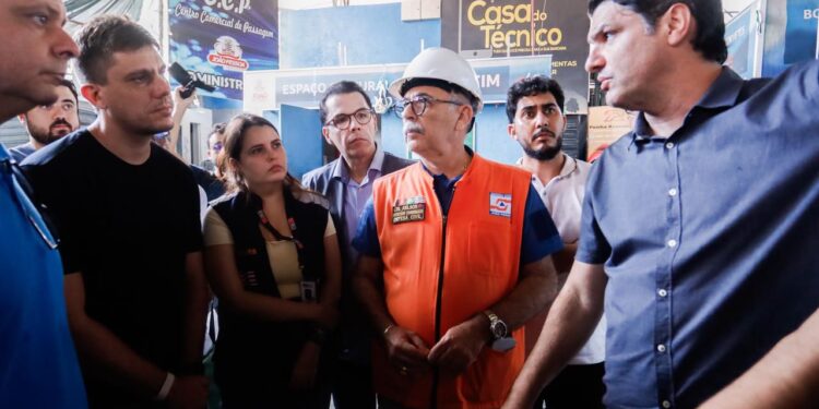 Leo Bezerra mobiliza força-tarefa e garante assistência aos comerciantes após incêndio no Centro Comercial de Passagem