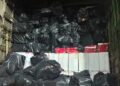 PRF-PB apreende mais de 25 mil pacotes de cigarros contrabandeados; condutor tenta fugir a pé