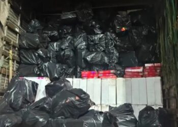 PRF-PB apreende mais de 25 mil pacotes de cigarros contrabandeados; condutor tenta fugir a pé