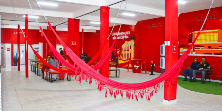 Leo Bezerra celebra inauguração de ponto de apoio para entregadores por aplicativo em João Pessoa