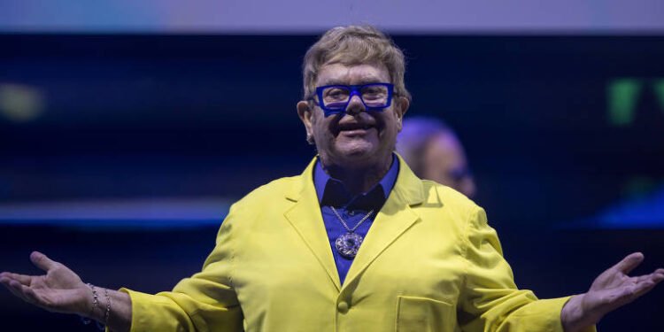 Elton John agradece ao público brasileiro em show exclusivo no Rock in Rio: ‘Parte tão linda da minha vida’