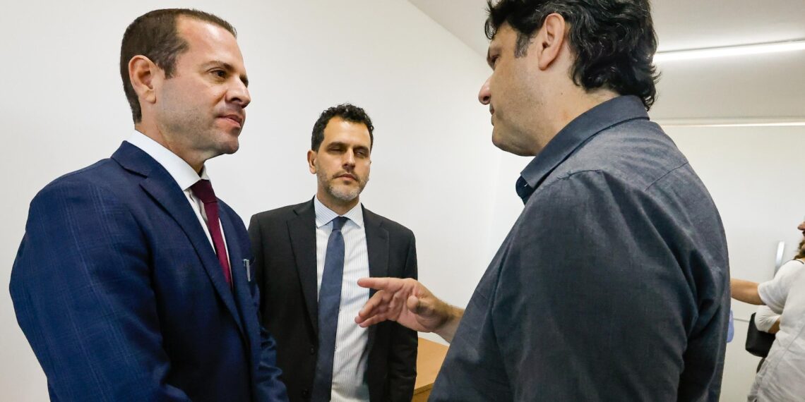 Leo Bezerra apresenta parceria com Anatel para implantação de alertas de emergência na TV