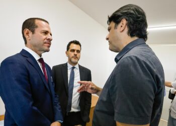 Leo Bezerra apresenta parceria com Anatel para implantação de alertas de emergência na TV