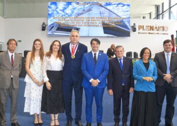 Leo Bezerra destaca espírito colaborativo e homenageia presidente do TJPB na Câmara de João Pessoa