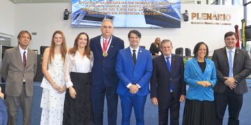 Leo Bezerra destaca espírito colaborativo e homenageia presidente do TJPB na Câmara de João Pessoa