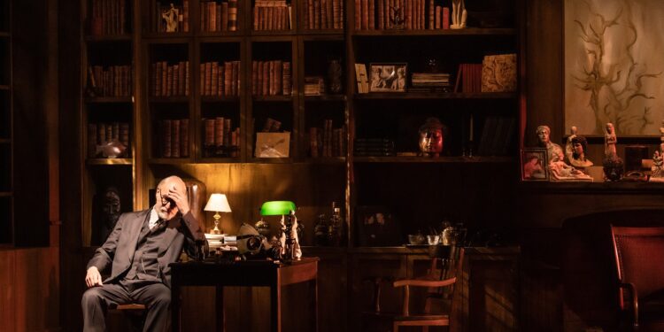 A Última Sessão de Freud, sucesso do teatro brasileiro, chega a João Pessoa para temporada no Teatro Paulo Pontes