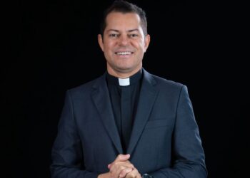 Padre Márcio José lança livro que convida famílias a redescobrir a presença em tempos de telas