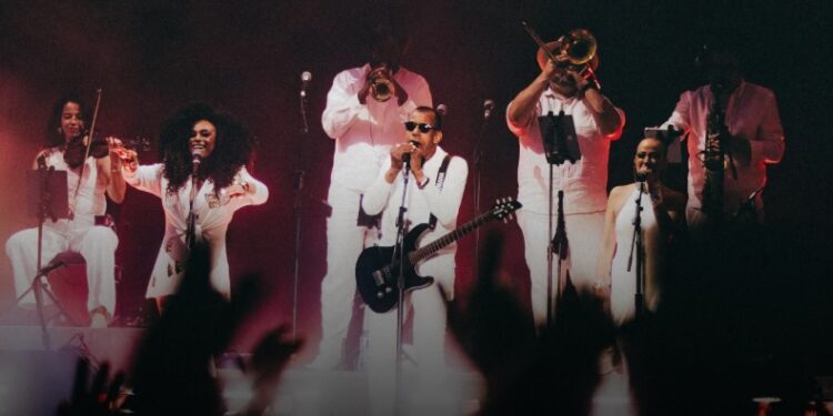 Jorge Ben Jor se emociona diante de 51 mil pessoas em seu único show em São Paulo em 2026