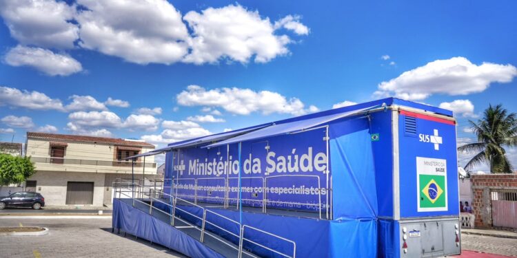 População de Juazeirinho (PB) é atendida por carreta de saúde da mulher do Ministério da Saúde; veja como funciona