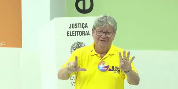 João Azevêdo é eleito senador mais votado da história da Paraíba